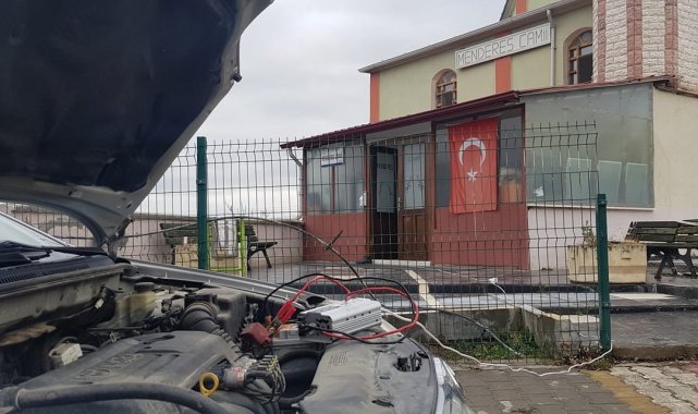 Elektrik kesintisi sonrası imamdan ezan okumak için ilginç çözüm