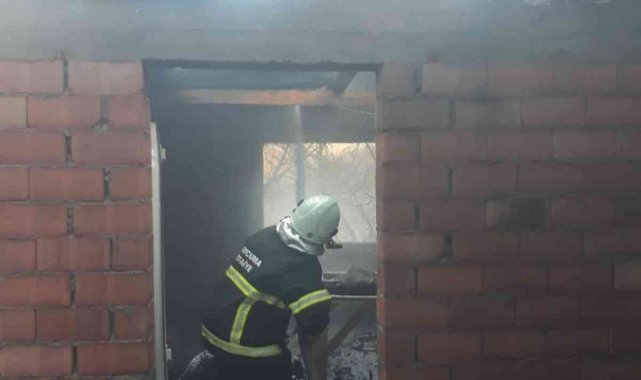 Elektrik tesisatından yangın çıktı, itfaiye ekipleri seferber oldu