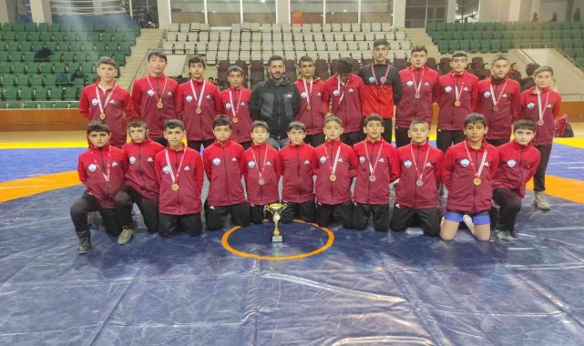 Eleşkirt'li güreşçiler Iğdır'da şampiyon oldu