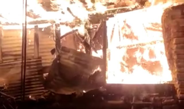 Emet'te samanlık yangını