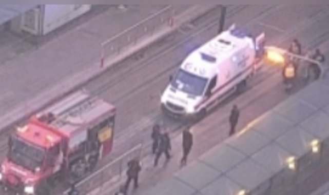 Eminönü&#039;nde 1 kişi tramvayın altında kaldı