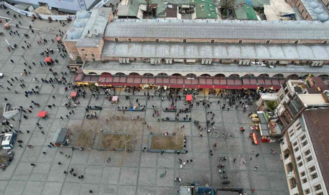Eminönü'nde yılbaşı alışverişi yoğunluğu