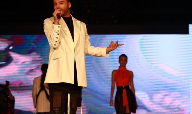 Emre Kaya bu kez podyumda