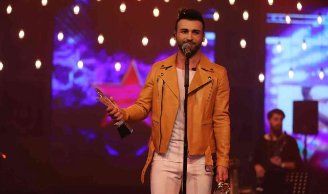 Emre Kaya'dan "Usta Şarkılar"