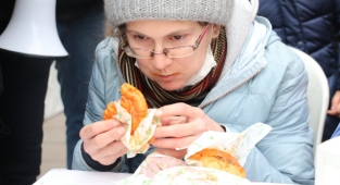 En Hızlı Hamburger Yeme Yarışması