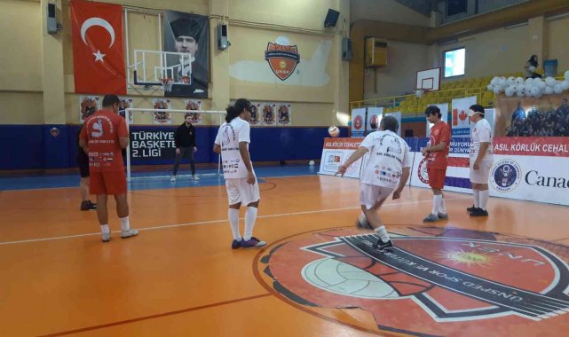 Engel tanımayan sporculardan dostluk maçı