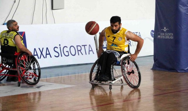 Engelleri basketbol oynayarak aşıyorlar