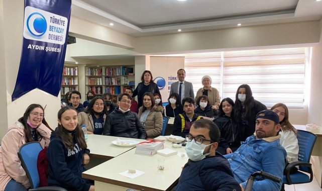 Engelli bireyleri, gönüllü öğrenciler sınava hazırlayacak