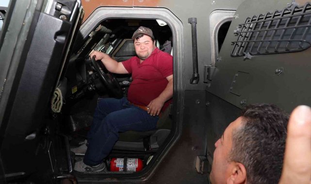 Engelli çocuklar özel harekat polisleriyle bir araya geldi