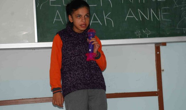 Engelli öğrenci Melike, ezber yeteneği ile fark atıyor