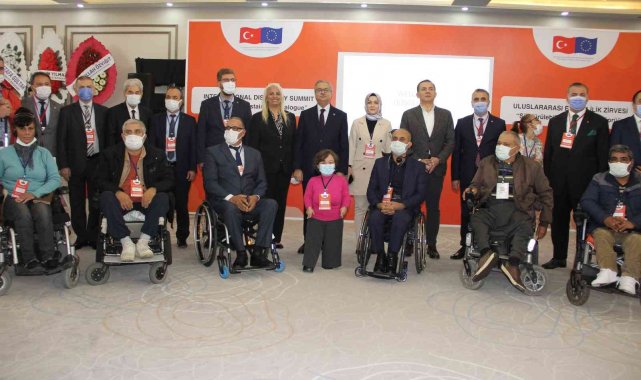 Engelliler, Mersin'de Uluslararası Engellilik Zirvesinde buluştu