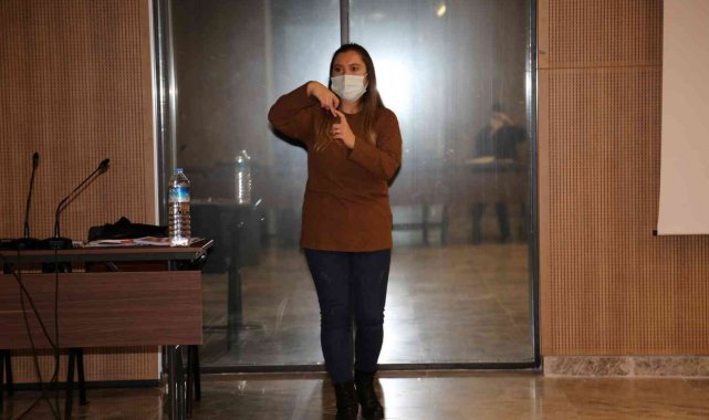 Engelsiz iletişim için işaret dili eğitimi
