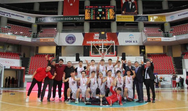 Erciyes Koleji'nin gençleri şampiyon oldu