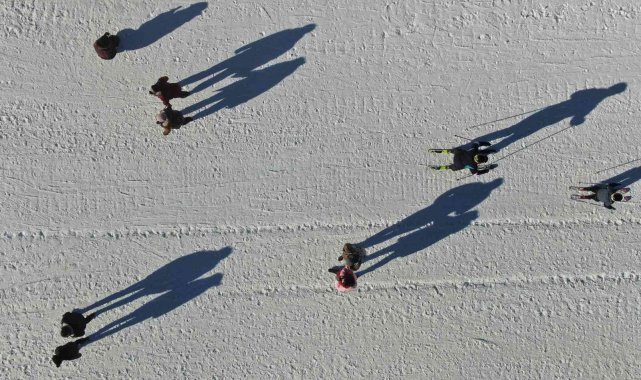 Erciyes&#039;te sezon açıldı, kayakseverler pistlere koştu