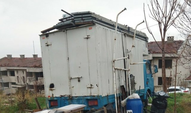 Erdek'te kapalı kasa kamyoneti soydular