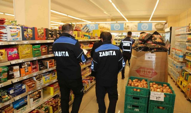 Erdemli zabıtası, zincir marketlerde fiyat denetimi yapıyor