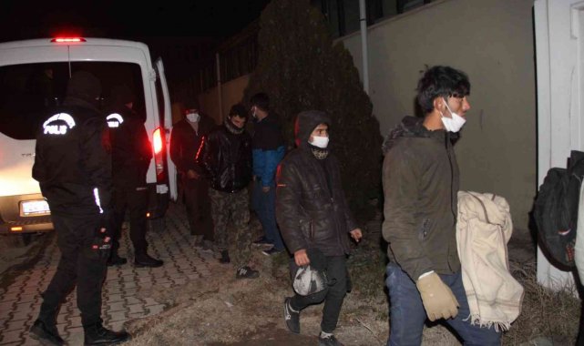 Erzincan'da 56 kaçak göçmen yakalandı