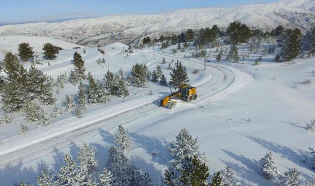 Erzincan'da kar ve tipiden kapanan 31 köy yolu ulaşıma açıldı