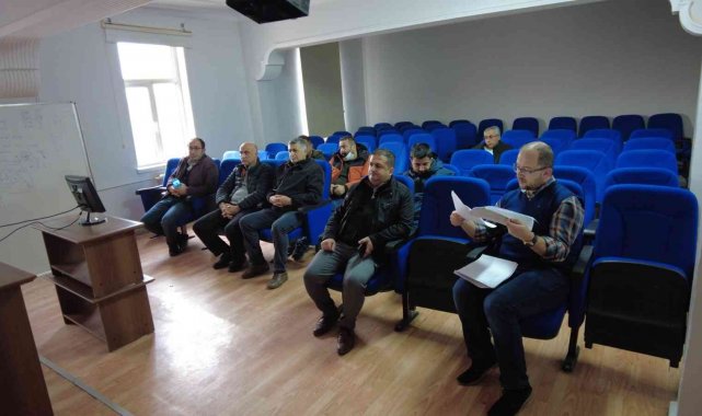 Erzincan'da kedi, köpek ve gelinciklerin kimliklendirilmesi ve kayıt altına alınmasına yönelik uygulama eğitim toplantısı düzenlendi