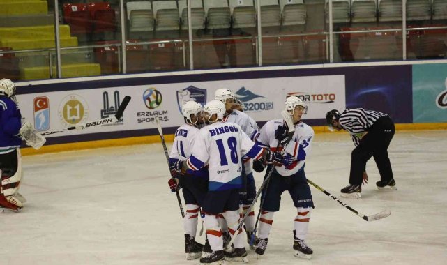 Erzurum Büyükşehir Belediyesi Buz Hokey Takımı, Süper Lig&#039;de şampiyonluğa koşuyor