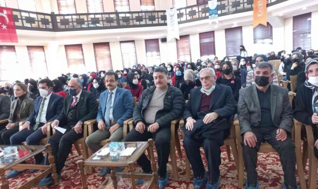 Erzurum'da ''Türk kadınının seçme ve seçilme hakkı'' semineri
