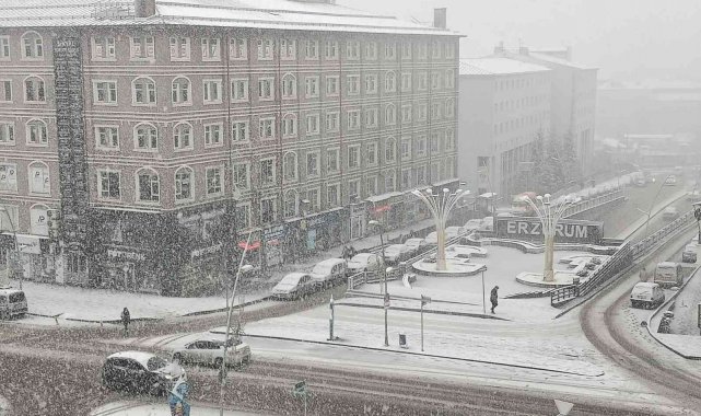 Erzurum'da yoğun kar yağışı etkili oluyor