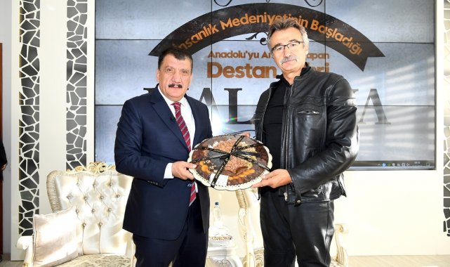 Eski Bakan Tüzmen, Başkan Gürkan'ı ziyaret etti