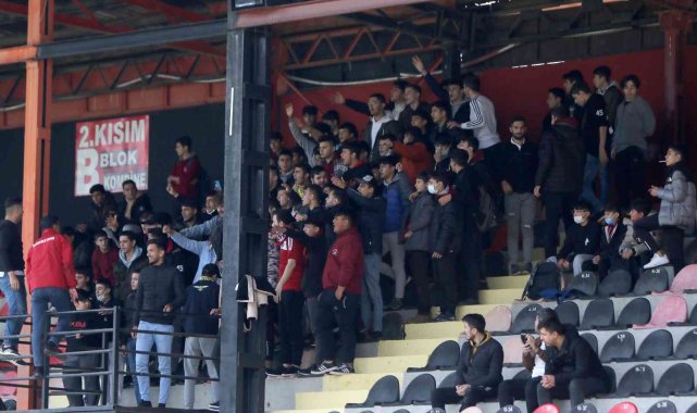 Eski futbolcusundan Turgutluspor&#039;a bilet desteği