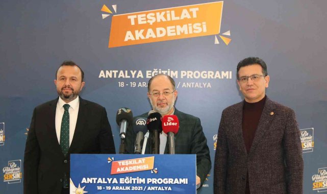 Eski Sağlık Bakanı Recep Akdağ'dan aşı karşıtlarına tepki