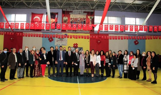 Eskişehir Doktor Halil Akkurt Ortaokulu tarafından hazırlanan 'TÜBİTAK 4006 Bilim Fuarı' yoğun ilgi gördü