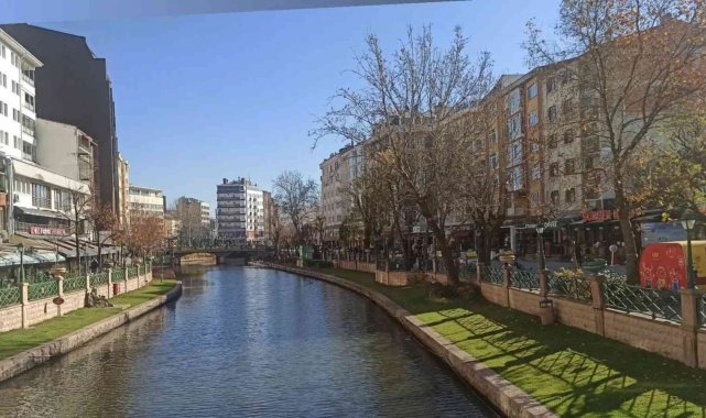 Eskişehir haftaya yazdan kalma bir günle başladı
