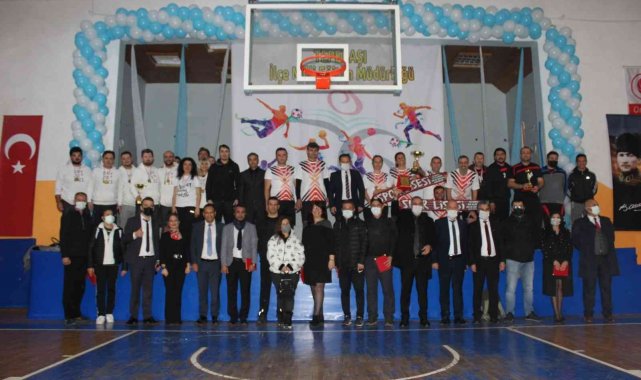 Eskişehir'de 'Öğretmenler yarışsın dostluk kazansın' voleybol turnuvası