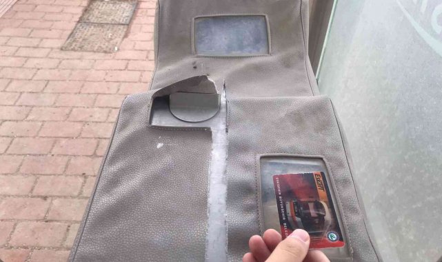 Eskişehir&#039;deki tramvay durağı bakımsızlığıyla dikkat çekiyor