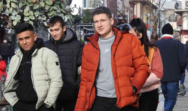 Esnaf tekrar kapanmaktan, vatandaşlar ise vaka artışlarından korkuyor