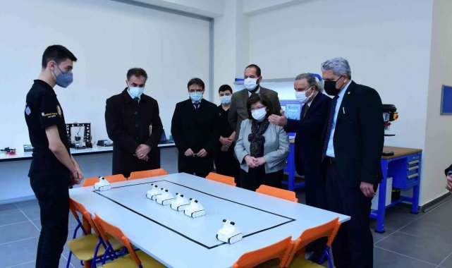 ESTÜ Rektörü Döğeroğlu, Özel EOSB Mesleki ve Teknik Anadolu Lisesini ziyaret etti