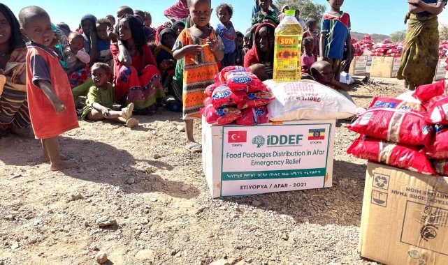 Etiyopya'da iç savaştan etkilenen ailelere kumanya paketi ulaştırıldı