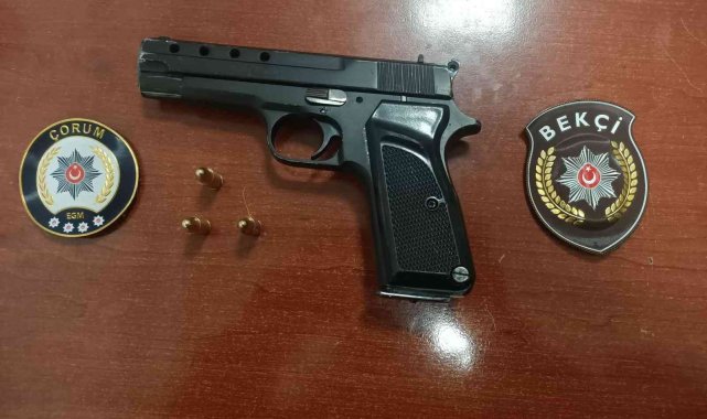 Etrafa rastgele ateş açan şahıs bekçilerden kaçamadı
