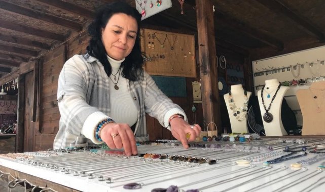 Ev hanımları yaptıkları ürünlerle Seyyid Battal Gazi Külliyesi ve Türbesi&#039;ne renk katıyor