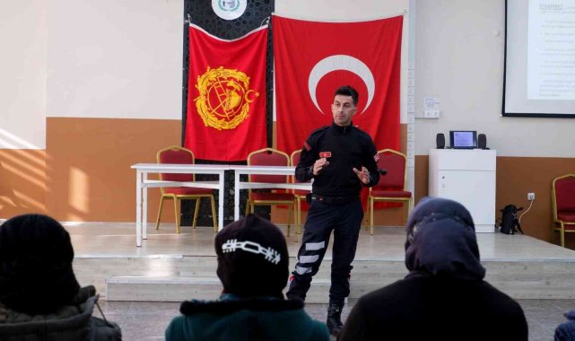 Ev hanımlarına itfaiyeden yangın eğitimi