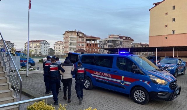 Ev hırsızları jandarmadan kaçamadı