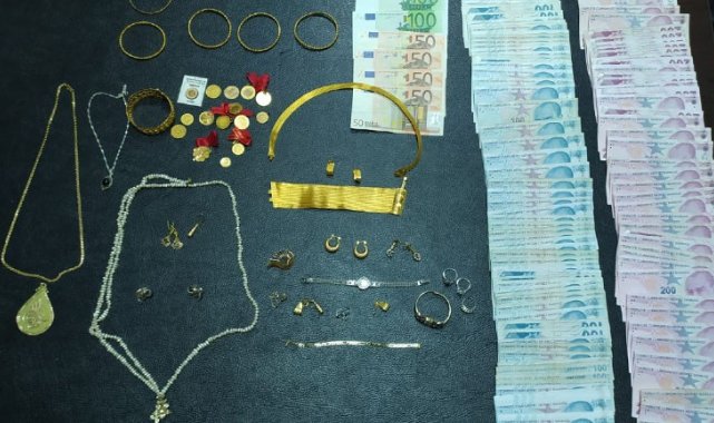 Evde ne varsa, 'operasyon yapacağız' diyen dolandırıcılara poşet içinde verdi