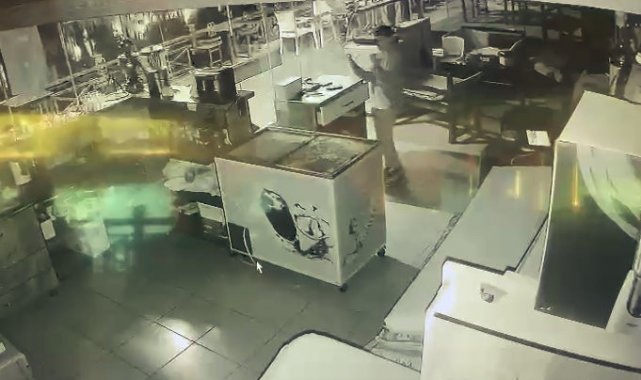 Evden kaçıp 3 ayrı iş yerini soydu, parayı bulunca sevinçten oynadı