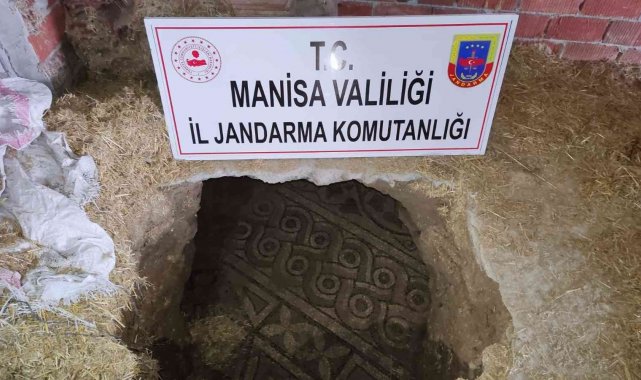 Evi adeta müzeye çevirdiler, jandarmadan kaçamadılar