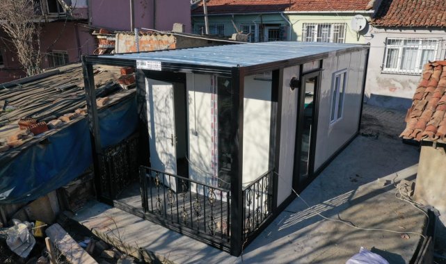 Evi yıkılan yaşlı vatandaşa konteyner ev