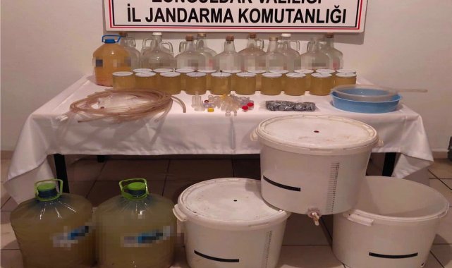 Evinde sahte alkol imal eden şahıslar yakalandı