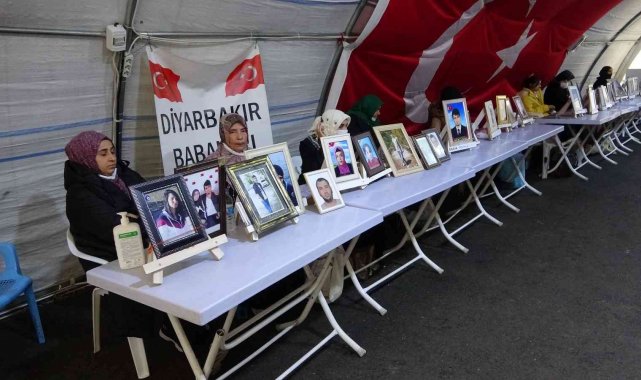 Evlat nöbetindeki babadan çocuklara çağrı: "Toplanıp devletimize sığının"