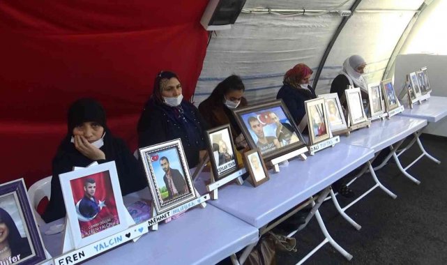 Evlat nöbetindeki gözü yaşlı anneden oğluna çağrı: "Ne olursun dön gel"