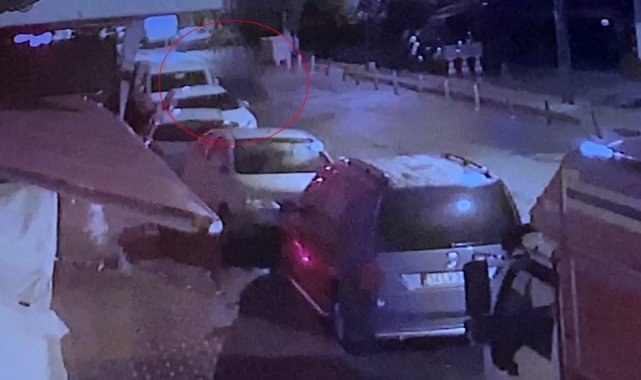 Eyüpsultan'da elektrik hattındaki patlamada demir kapak metrelerce havaya uçtu