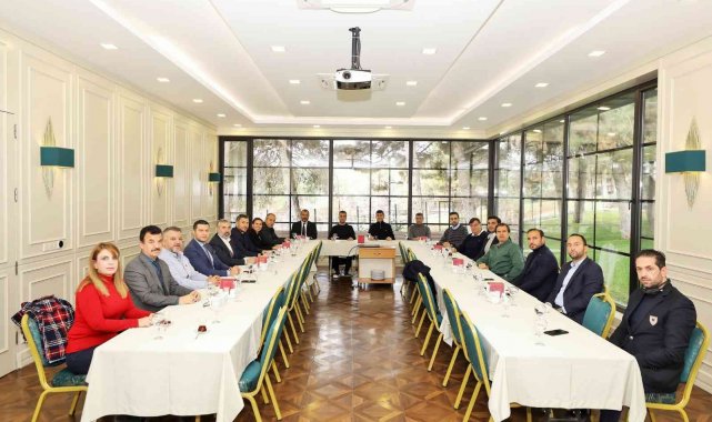 Fadıloğlu&#039;na, Yüzme Federasyonu&#039;ndan &quot;Onur Ödülü&quot;