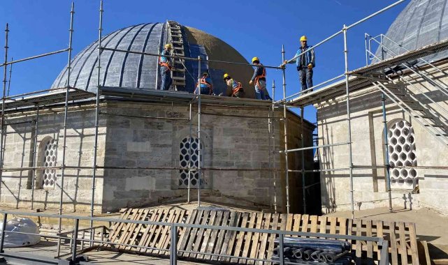 Fatih Köşkü bin 500 tonluk beton yükten kurtarıldı